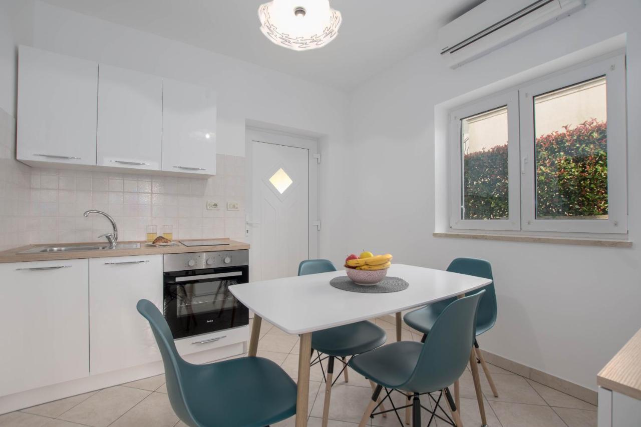 Holiday home Lucija, Stinjan *